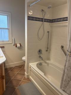 West Vancouver 3B Home Near UBC Beaches & Transit - 5