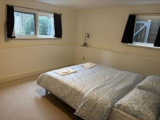 West Vancouver 3B Home Near UBC Beaches & Transit - 1