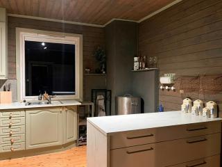 Remote Cabin With Hot Tub Near Vettisfossen - 5