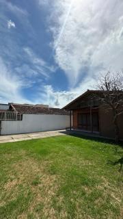 Casa ampla e bem localizada - 1 rua da praia - 0