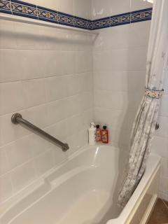 West Side Vancouver Private Room, Near UBC, Beaches and Transit - 1