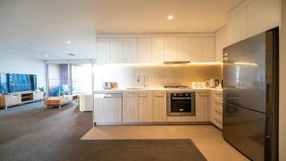 2BR Apartment with FREE Car Park - 2