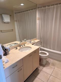 Luxury 2BD 2BA condo in heart of downtown Vancouver w parking - 1