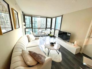 Luxury 2BD 2BA condo in heart of downtown Vancouver w parking - 0