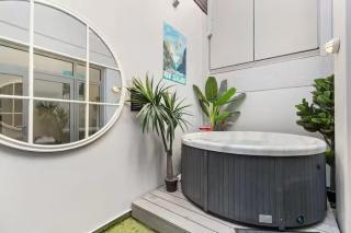 Twin Peaks Lake View with hot tub - 8