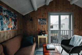 Stay in a real, historic gem in Henningsvær - 2