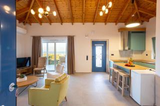 Petra & Thea Chrani - Seaview Stylish Getaways - 2