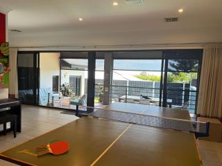 23 Coastline 3-Level Luxe Home Theatre &Pool House - 9