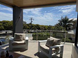 23 Coastline 3-Level Luxe Home Theatre &Pool House - 1