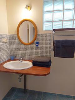 NEW - Vacation Villa, Pool & Private Parking - 8