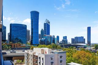 Elevated City Living with Stunning Parkside Views - 7