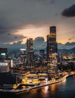 Cloud-Walk Hotel Panoramic High-Rise Cityscape Within 100 Meters of Metro Line 3 - 7