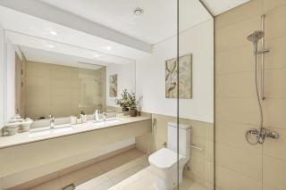 DVH Luxe 2BR Yas Island Canal View Near Ferrari - 3