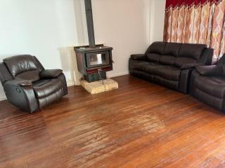 Entire 4 bedroom house - 6