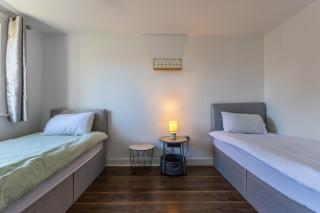 Trowbridge House Long Stays Free Parking and Wifi - 8