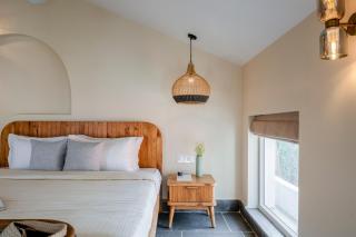 Staymaster White Castle 4BHK Private Pool - 7