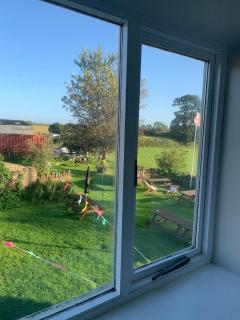 4-Bed Cottage at Famous Tuckers Grave Inn Sleeps 8 - 8