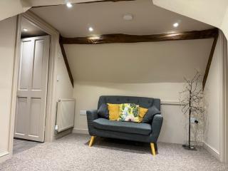 4-Bed Cottage at Famous Tuckers Grave Inn Sleeps 8 - 6