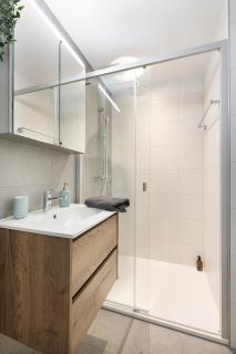 Central Alpine Stay - Modern & Free Parking - 6