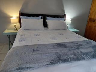 Shalom self catering Cottage - 8