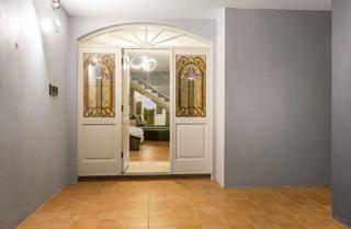 Ladies-Only, comfortable, fast wi-fi and lots more - 1