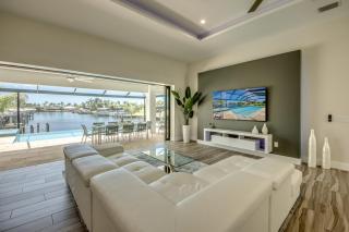 CoralVilla Infinity - modern, on water, infinity pool, spa, outdoor kitchen, BBQ - 8