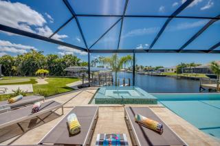 CoralVilla Infinity - modern, on water, infinity pool, spa, outdoor kitchen, BBQ - 1