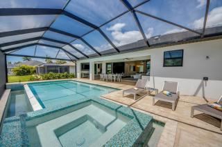 CoralVilla Infinity - modern, on water, infinity pool, spa, outdoor kitchen, BBQ - 3