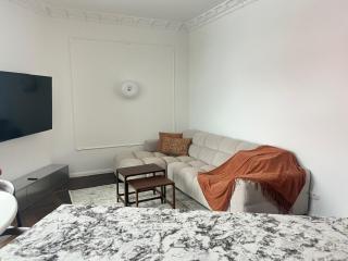 Brabank Riverside Premium Suites & Free Parking by Downtown Apartments - 5