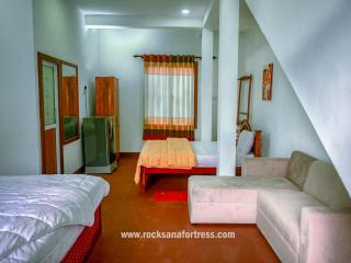 Rocksana Fortress Yoga & Retreat - 8