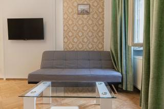 Spacious 4BR Apartment Very Central - 9