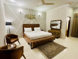 The Grand Palace - 0