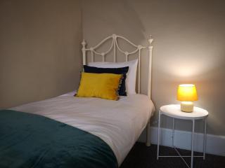 Charming two bed Free private parking Bath Centre - 8