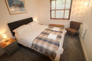 Cedarfells, Hewetson Court, central Keswick with parking - 3