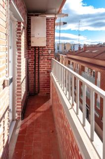 Piso tranquilo para tres trabajadores - 1