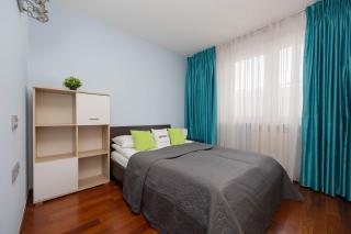 Family Apartment with Parking and Workspace near Metro in Warsaw by Noclegi Renters - 9