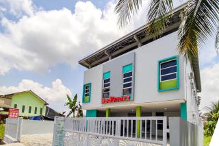 RedDoorz Syariah near GOR Satria Area - 3