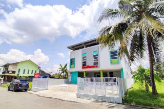 RedDoorz Syariah near GOR Satria Area - 9