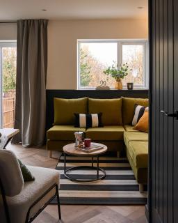 Beautiful 4 Bedroom - Close to QE Hospital & Uni - 5