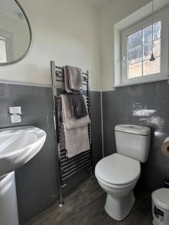 Convenient 1-Bed Apartment, Close to Beach & Shops - 4