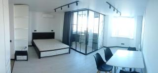 Стильна видова 1-кімнатна з кухнею-лоджією та домашнім кінозалом - 0