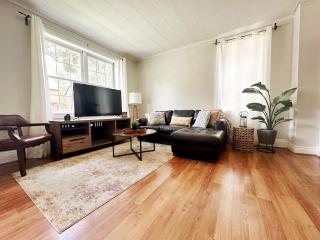 Hidden Gem Steps From River, Restos, Cafés, Parks - 0