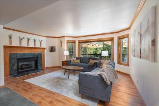 Greystone Manor- HUGE home with sleeping for 21 - 3