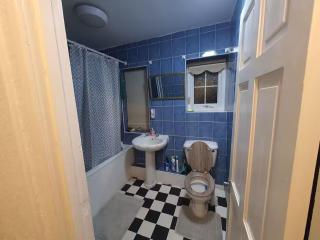 Spacious Double Bedroom WB Greater Manchester - 6