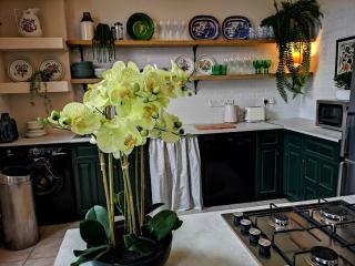 Beautiful 2 bed Georgian Flat Private Parking - 7