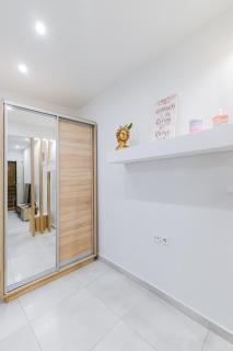 45sqm , Center , 20m Tsimiski Str , 65'' tv , Netfix , Optical Fiber - 6