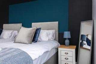 Stylish 3BR home in Burnley - ideal for all guest types- Free Parking Available - 1