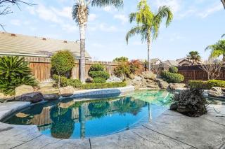 3BR Family Home with Pool and Hot Tub - 9