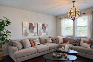 Family and Pet Friendly 3BR Near AUS Airport - 0