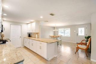 Sarasota Wellness Retreat Sleeps 14 Patio Group Space - 1